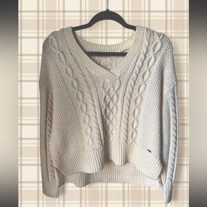 Cute Off-White V-Neck Cable Knit Sweater